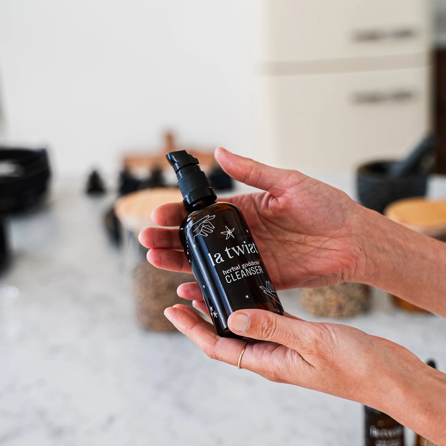 La Twist - Herbal Goddess Cleanser